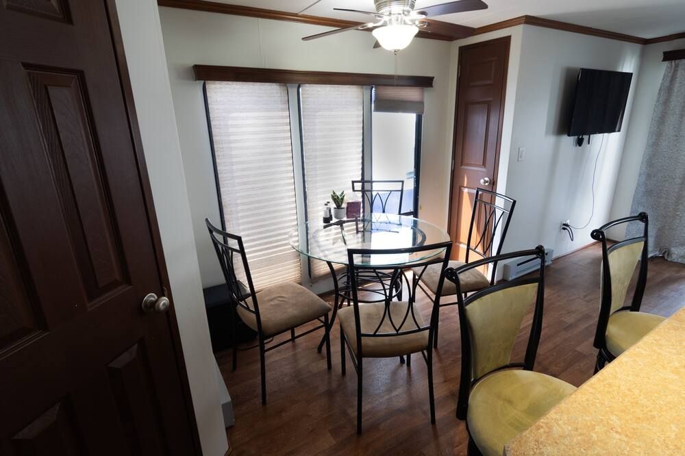 Capricornus: Oceanside Vacation - بوسطن - غرفة طعام