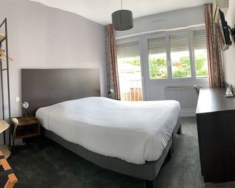 Logis Hotel du Midi - Салон-де-Прованс - Спальня