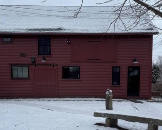 Converted antique barn on Main Street in St. Johnsbury, Vermont - Saint Johnsbury - Building
