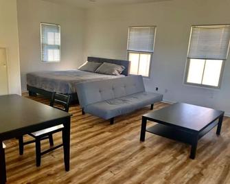 Lovely Renovated Private Studio - Hercules - Bedroom