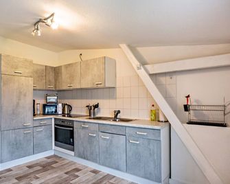 1 Zkb Dg Ferienwohnung - Direkt Am Kurpark - Zentrale Lage - Вільгельмсгафен - Кухня