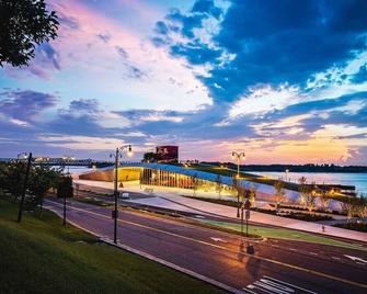 Chic Downtown Apt: Beale St, Food & Fun Steps Away - Memphis