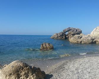 B-Holidayhome Matthaeus, -3 E or 2/2 on the Corfutrail /, 3 km to the sea - Ermones - Playa