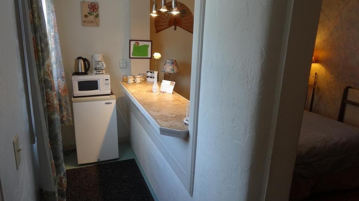 Itty Bitty Inn