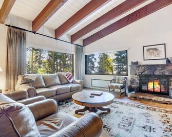 Waters Edge Escape - Tahoma - Living room