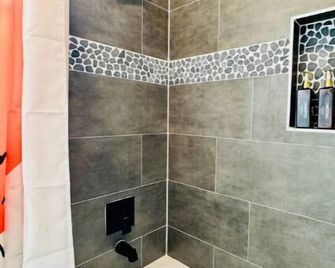 Modern getaway near downtown and airport - Houston