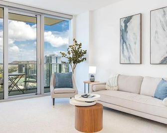 38th Fl Azure Ala Moana | Panoramic Views | King | Parking - הונולולו - סלון