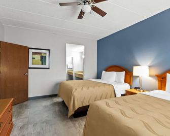 Quality Inn And Suites Cvg Airport - Erlanger - Bedroom