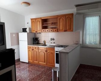 Apartments Rovis - Tar - Kitchen
