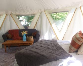 Glamping in nature at Yome Tallulah near Historic Port Hope - Port Hope - Bedroom