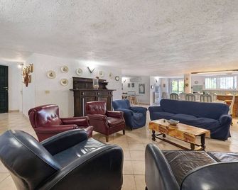 Villa Gloria Guest House - 토보 산지아코모 - 거실