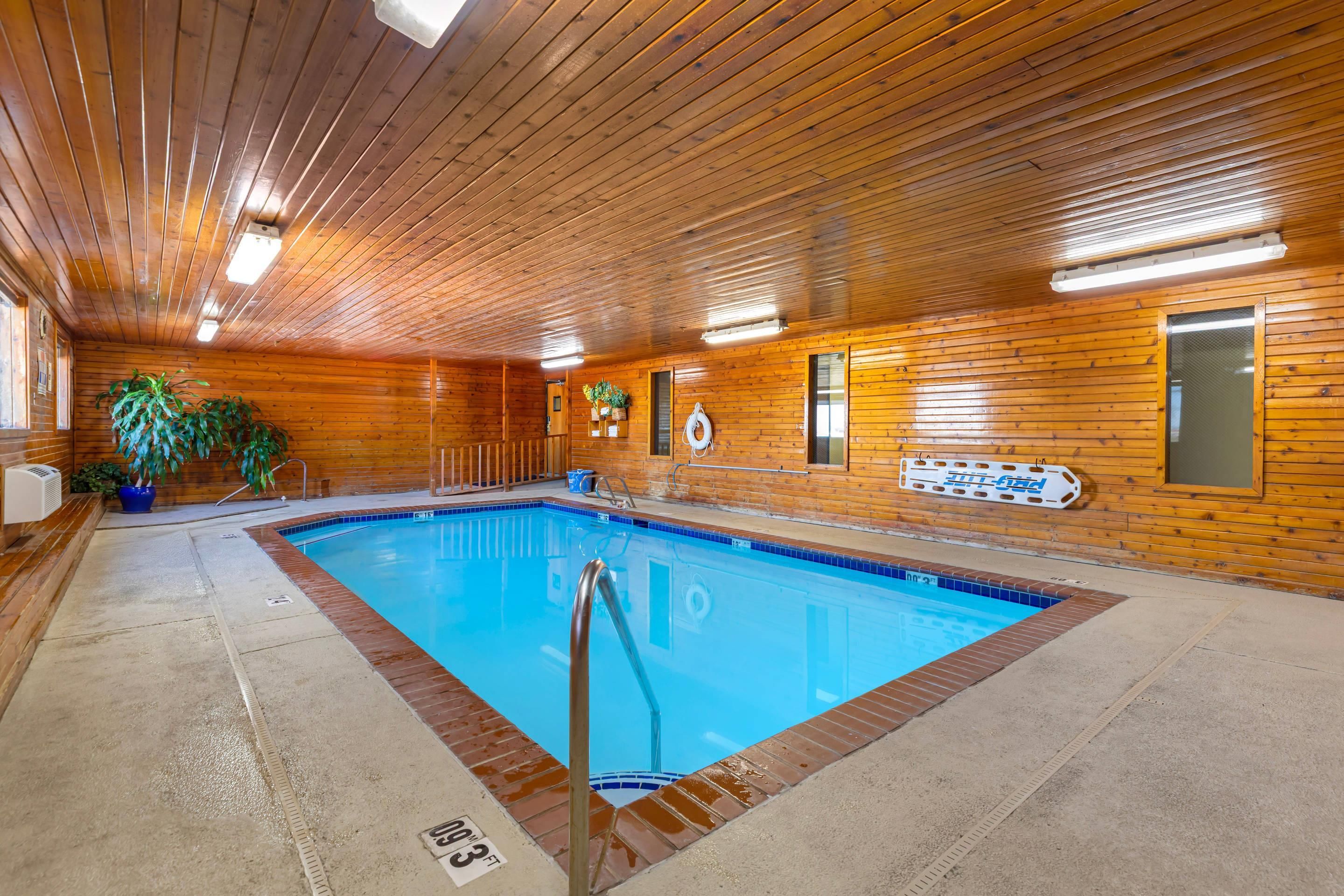 Econo Lodge Longmont East - Longmont - Pool