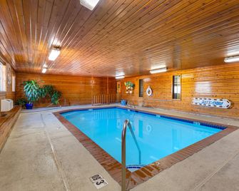 Econo Lodge Longmont East - Longmont - Pool