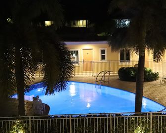 Curtis Inn & Suites - הוליווד - בריכה