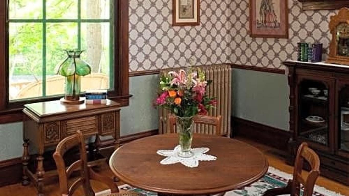 Old Rittenhouse Inn