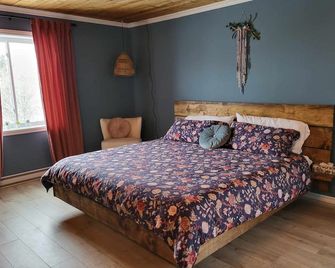 Kwe Café & Auberge - Pohénégamook - Bedroom