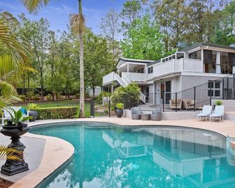 442 Martinsville Rd · Villa Nessa - Spa - 12.5m pool up to 14 guests - Cooranbong - Piscina