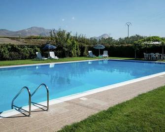 Swim & Stay in a Home - Sciacca - Pool
