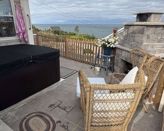 Xanadu By The Sea Premium Cottage Rentals(The Hydrangeas) - Antigonish - Balcony