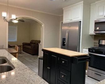 Dave’s Place - West Monroe - Кухня