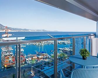 Kaptan Hotel - אלניה - מרפסת