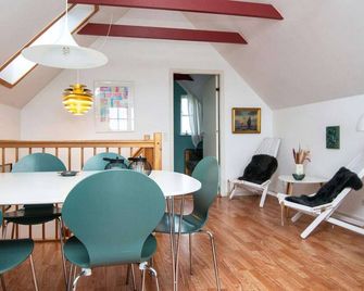 4 star holiday home in Grenaa - Grenaa - Sala pranzo