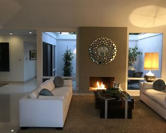 Palm Springs best views, Sunshine Get-A-Way -Wheel chair and handicap accessible - Palm Springs - Sala de estar