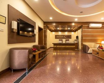 Hotel One Tariq Road Multan - Multān - Front desk