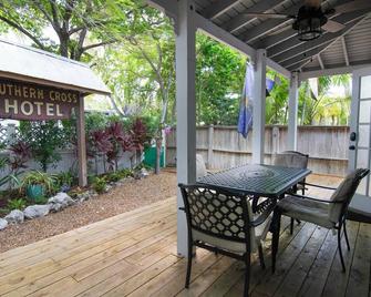 Tropical Village: 12bd/9ba Enclave For Large Groups. Gated. Pool/Hot Tub/Garden - Cayo Hueso - Patio