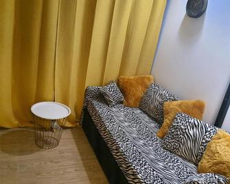 Studio- Nice Mont Boron, Piscine Sur La Residence - Nice - Living room