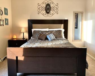 Cool, Clean and Close to Ann Arbor! - Ypsilanti - Bedroom