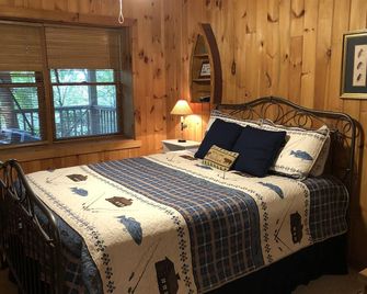 Beautiful Custom Log Cabin - Majestic Mountain Views - Valle Crucis - Bedroom