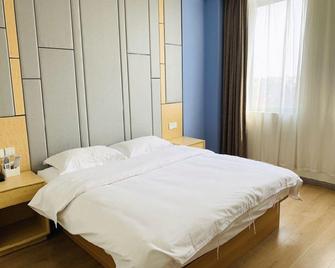 Super 8 Hotel Shanghai Nanyao Road - Shanghai - Bedroom