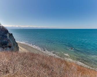 Waterfront dog-friendly home w/ free WiFi, central A/C, a dry sauna, & firepit - Oak Harbor - Пляж