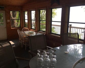 Grand Beach Lakeside Cabin - Grand Marais - Dining room