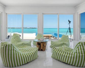Stunning, Modern & Bright Beachfront Villa - Nassau