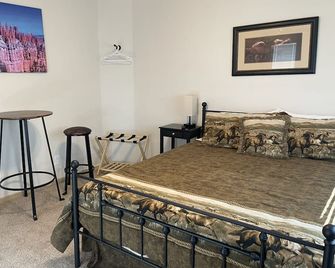 Bryce Canyon Country Inn - Tropic - Bedroom