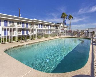 Motel 6-Phoenix, AZ - Airport - 24th Street - Phoenix - Kolam