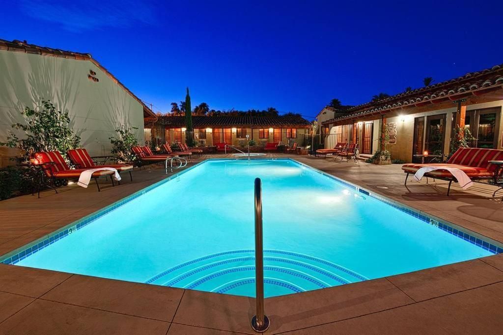 Los Arboles Hotel thumbnail 2