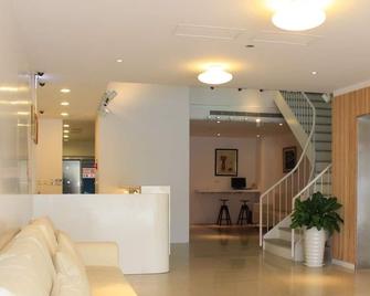 Sunnyside Hotel - קאושיונג - דלפק קבלה