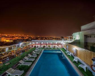 Capsis Hotel Thessaloniki - סלוניקי - בריכה