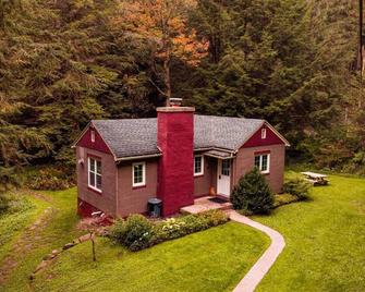 Streamside Cabin & Firepit-1g WiF i-Grill-Stargaze - Coudersport - Edificio