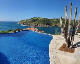 Cliffside Luxury Inn - Búzios - Pool