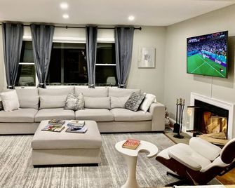 North Fork House for Rent - Mattituck - Living room