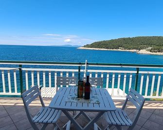 Apartments Ana i Ante (95131-A2) - Milna - island Hvar - Milna (Brač) - Balcony