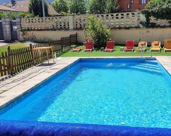 Rural house (full rental) La Rosa de Pedro for 15 people - San Rafael - Piscina
