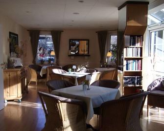 Pension & Café Am Krähenberg - Halle - Restaurante