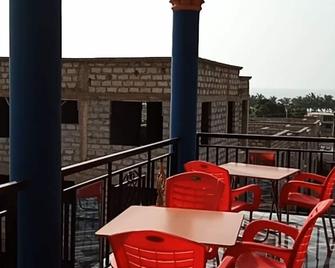 Stepmens Guest House - Botianaw - Balcone