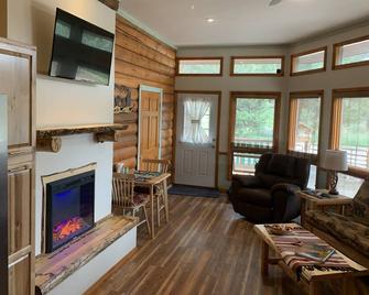 Mountain Retreat - 2 bedroom Lodge located by Forbes Park & Fort Garland - Fort Garland - Living room
