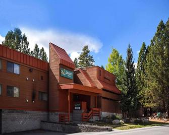 Quality Inn near Mammoth Mountain Ski Resort - Mammoth Lakes - Building
